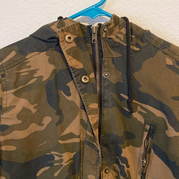 Size medium camo, lightweight jacket - Picture 2 of 4